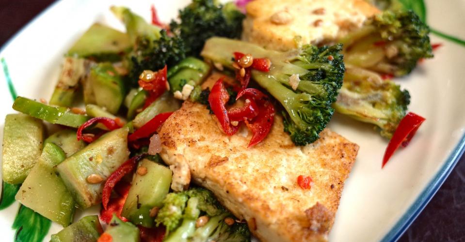 Vegetarisches Gericht mit Tofu