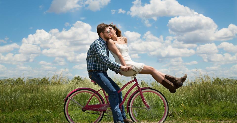 Liebespaar auf dem Fahrrad