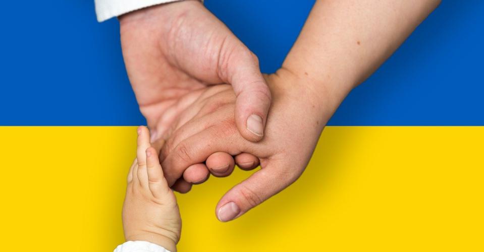 Ukraine Flagge, Hände